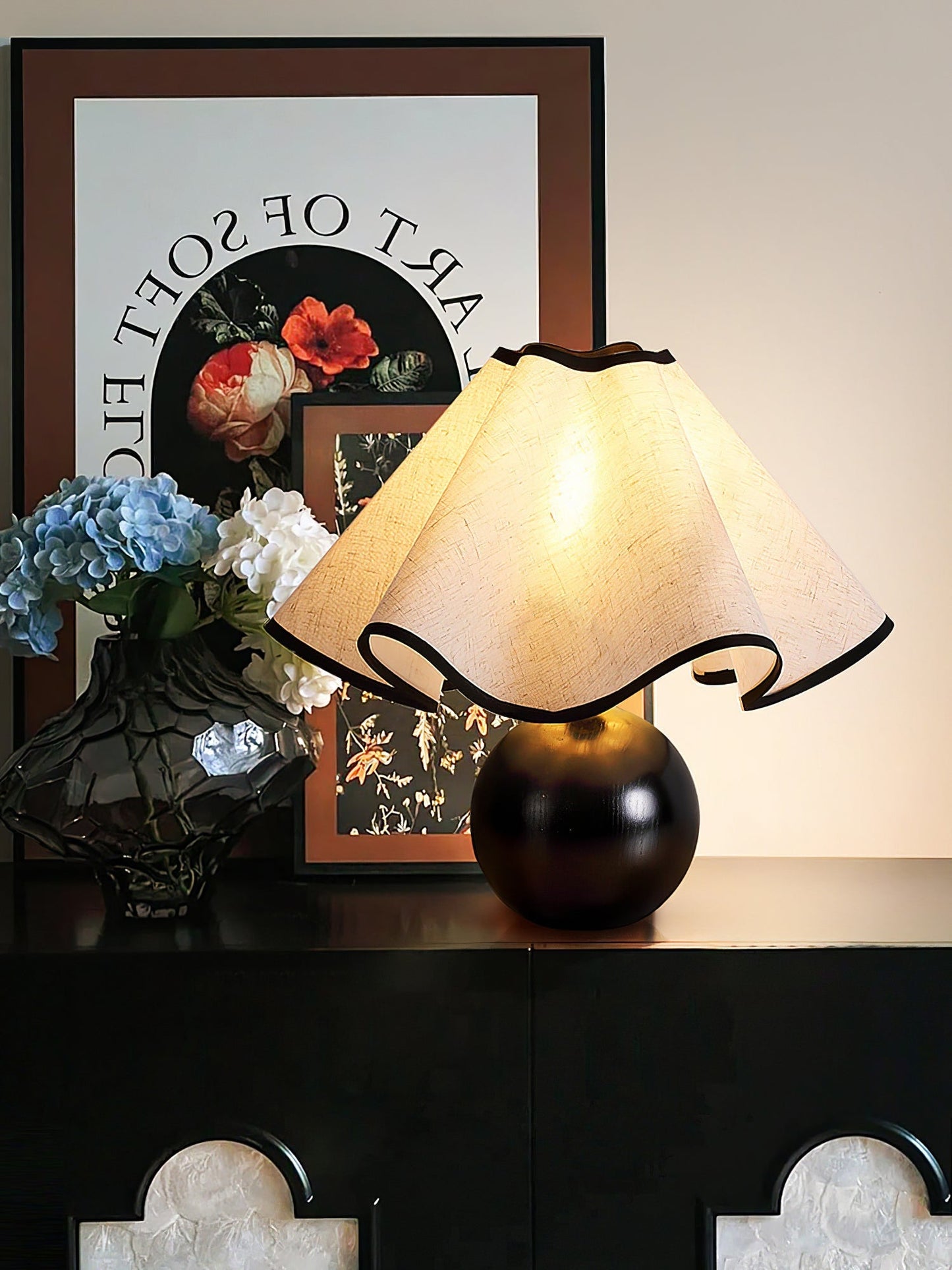 Sculpted Table Lamps in Modern Design with 3-Level Dimming