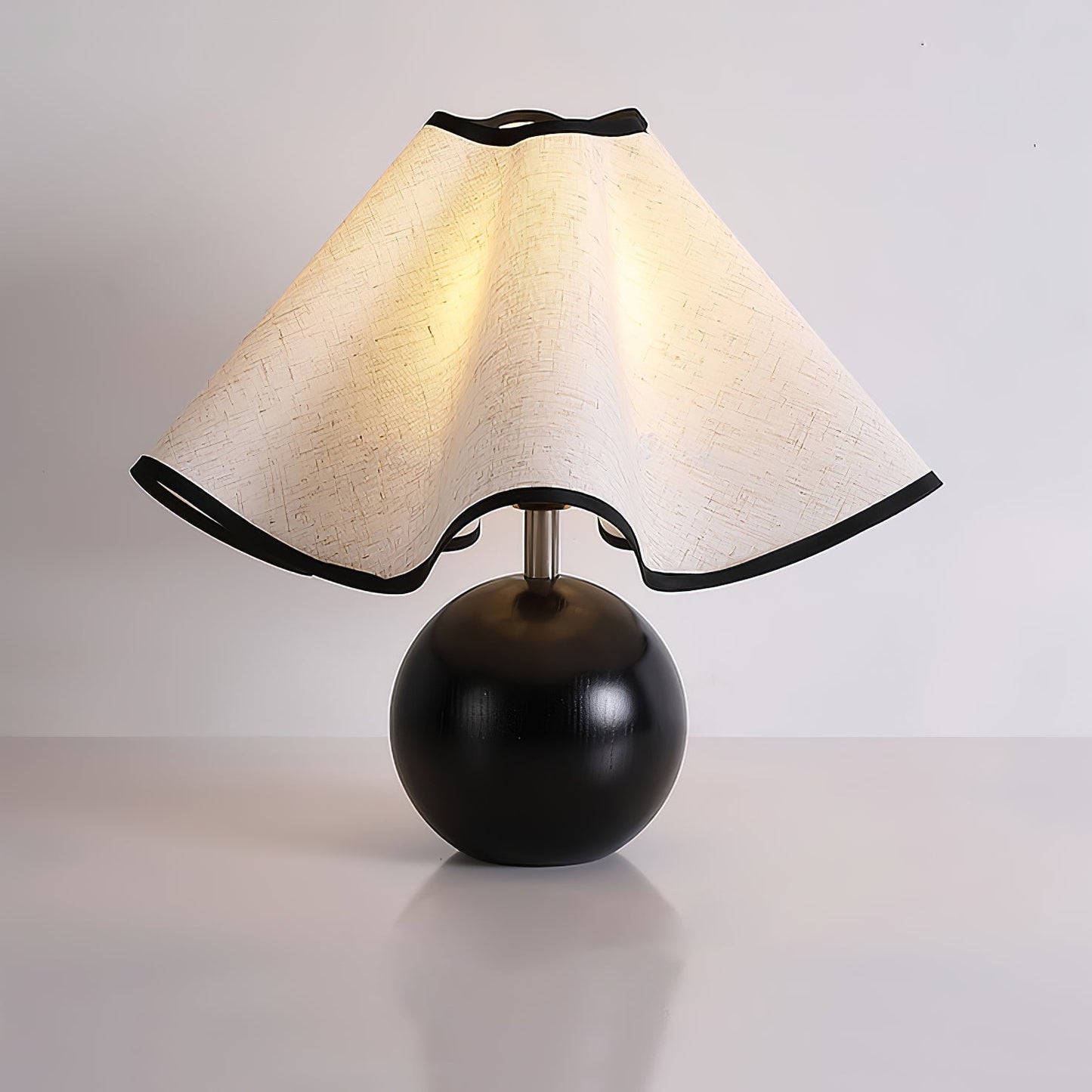 Sculpted Table Lamps in Modern Design with 3-Level Dimming