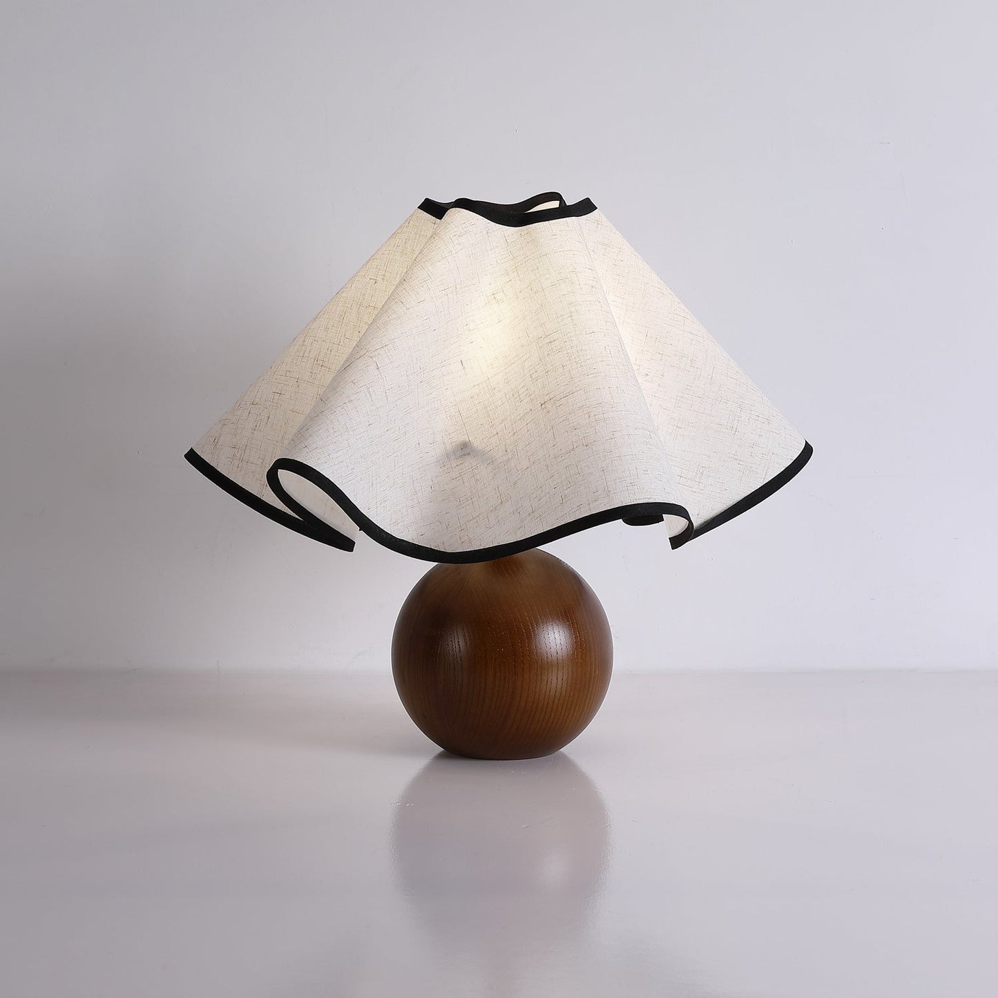 Sculpted Table Lamps in Modern Design with 3-Level Dimming