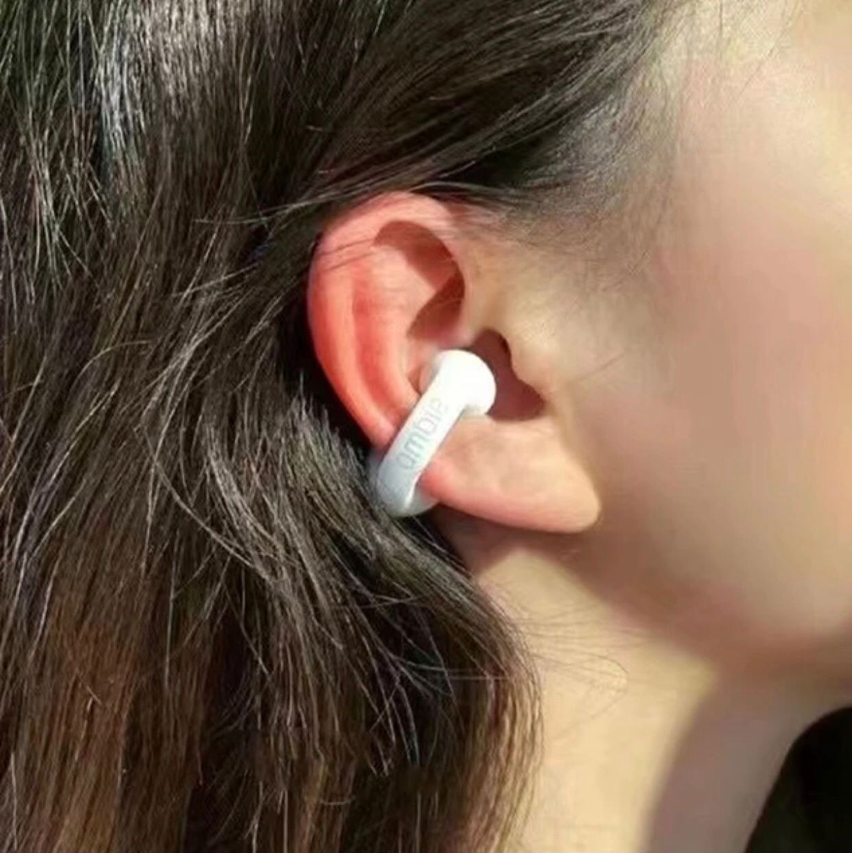 Wireless Headphones with Ambient Sound and Stylish Design for Enhanced Audio Experience