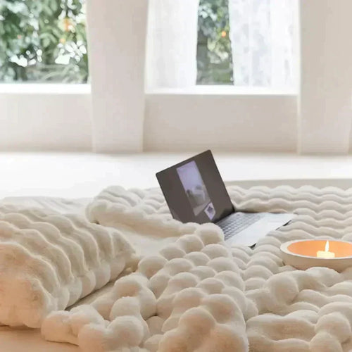 Plush Luxury Blanket for Cozy Warmth and Comfort