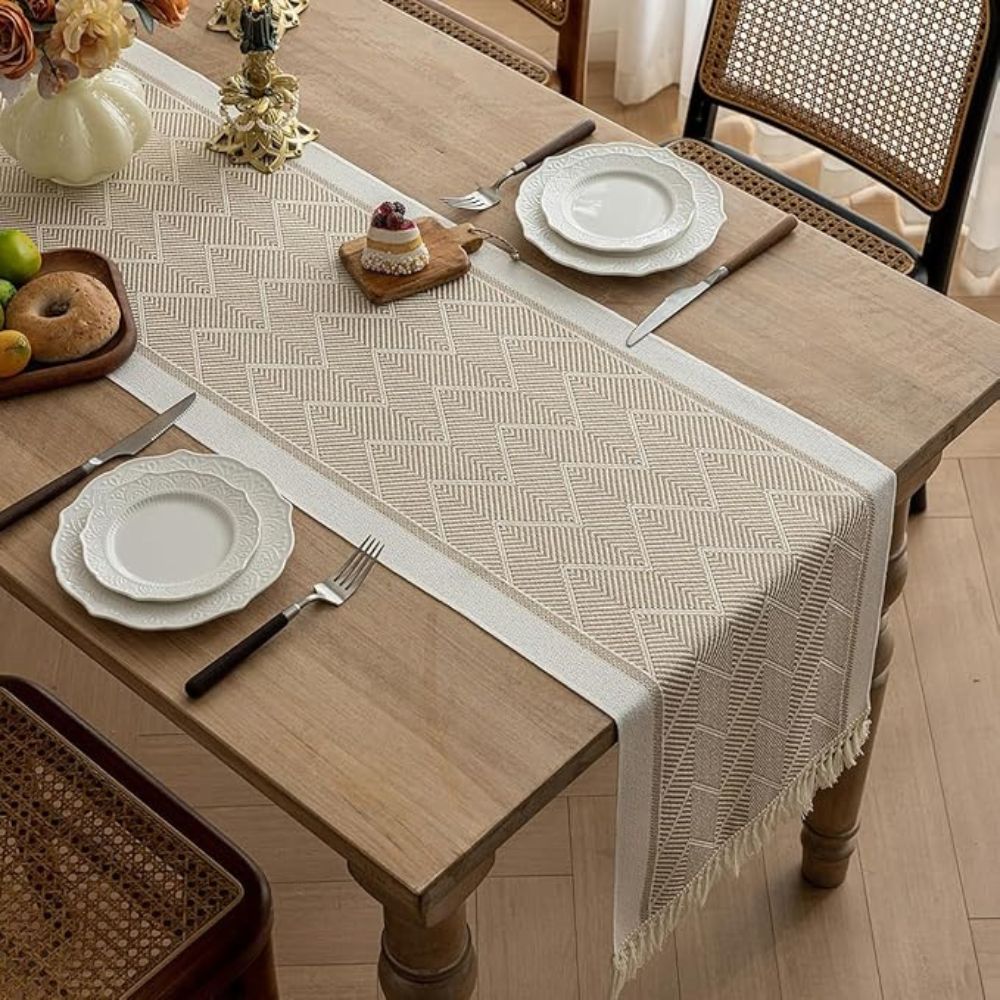 Textured Geometric Table Runner for Elegant Living