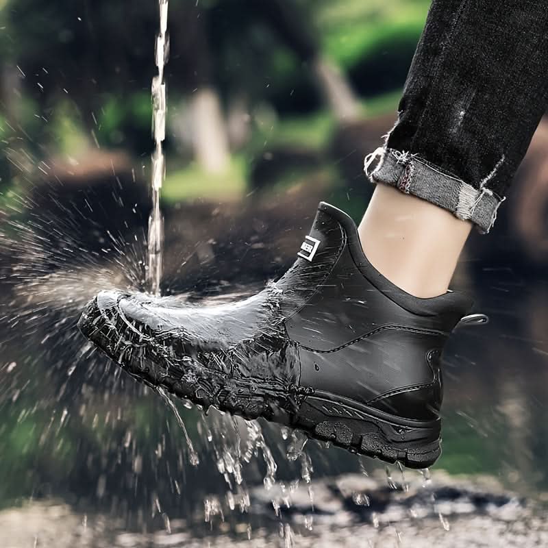 Durable Grip and Comfort for Wet Outdoor Environments