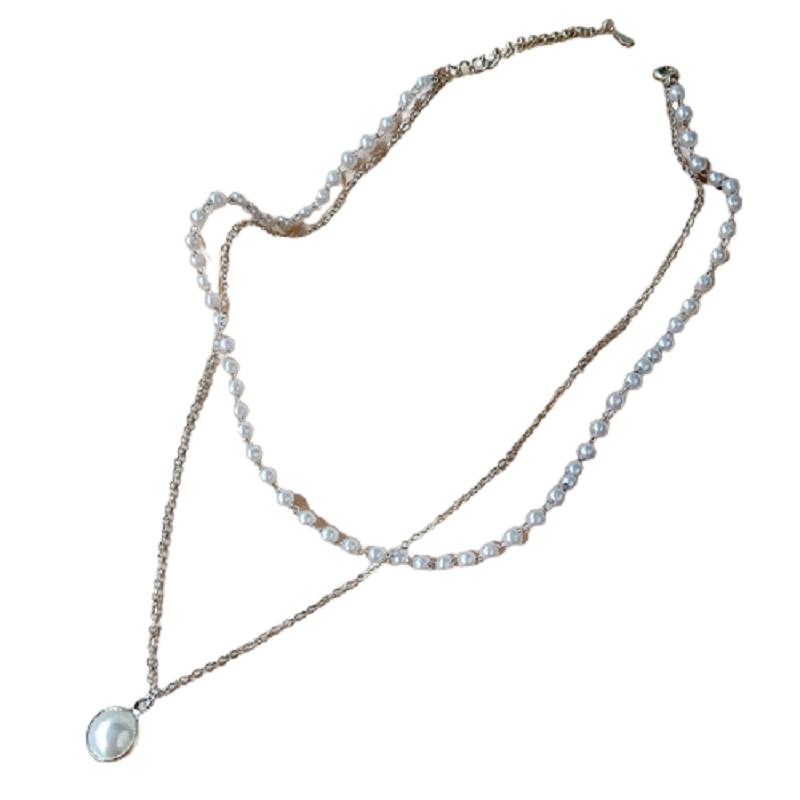 Layered Heart Shaped Pendant Necklace in Vintage Style