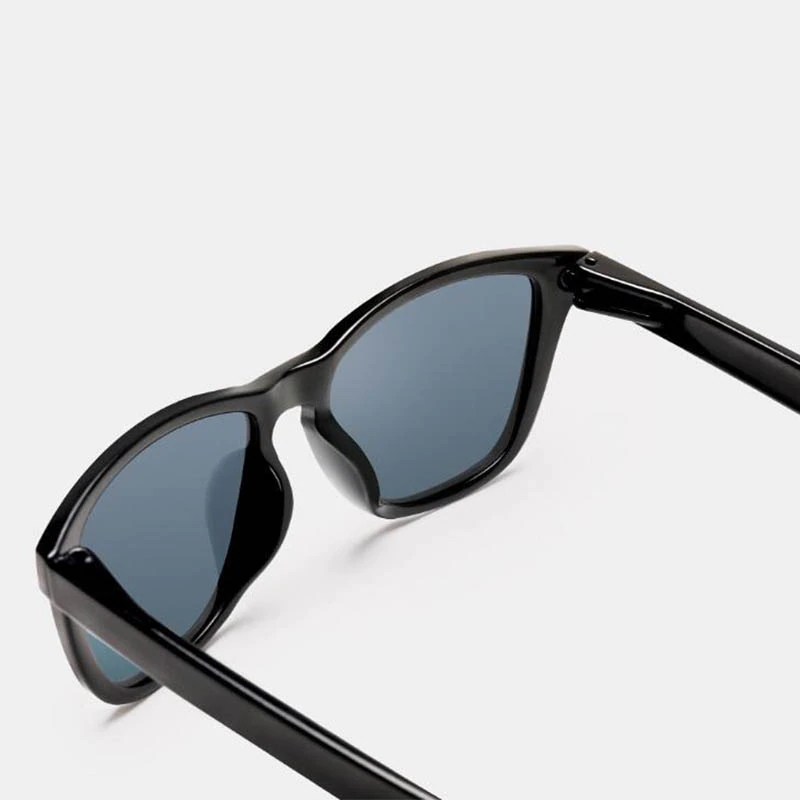Square Sunglasses with Self-Repairing Polarized Lenses