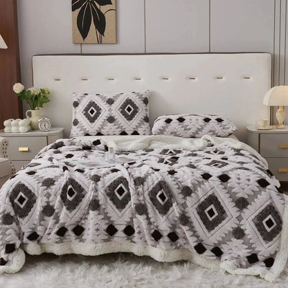Double-Layered Velvet and Lambswool Blanket - Thick and Cozy - Geometric Throw for Sofa and Bed