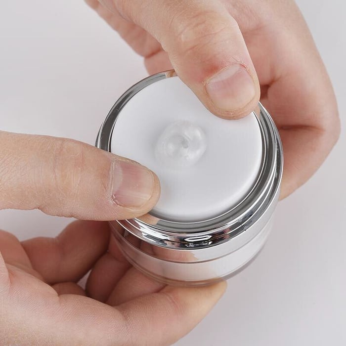 Travel-Ready Skincare Organizer – Keeps Your Products Fresh and Clean