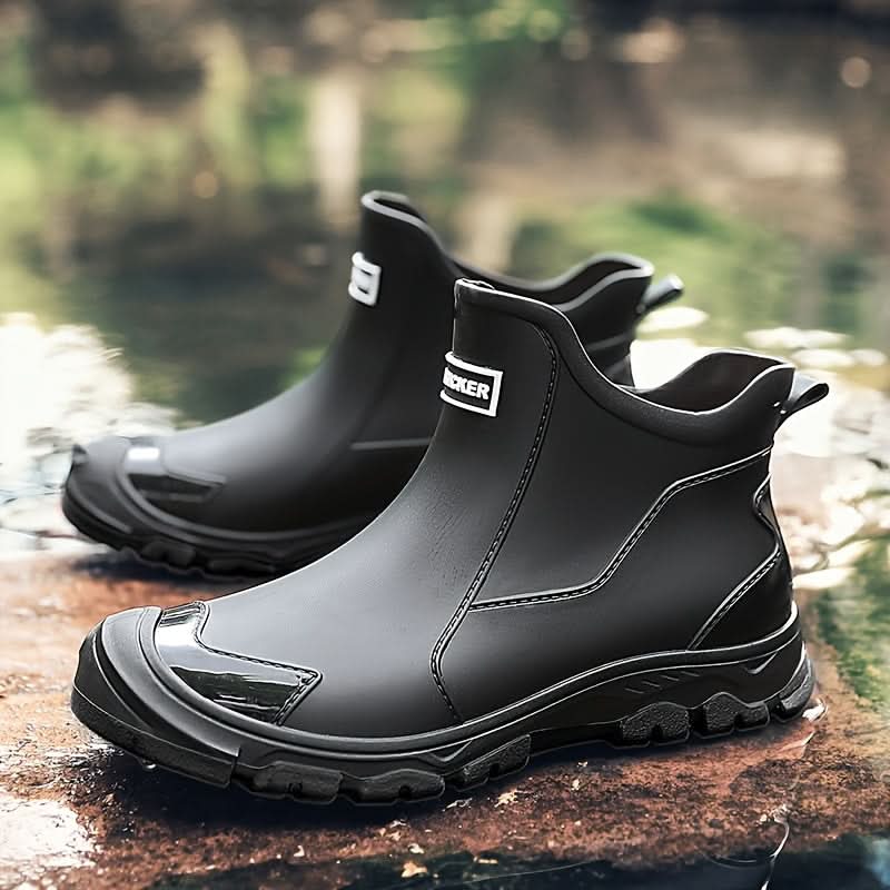 Durable Grip and Comfort for Wet Outdoor Environments
