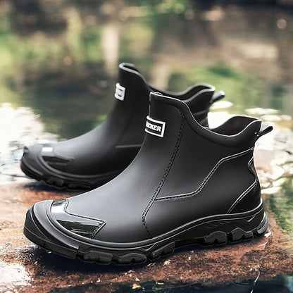 Durable Grip and Comfort for Wet Outdoor Environments