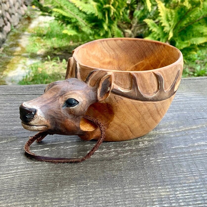 Handcrafted Wooden Mug – Artisanal Carved Design
