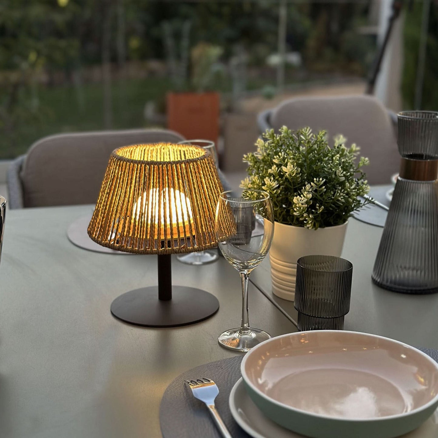 LED Table Lamp for Indoor and Outdoor Use – Creates a Warm Atmosphere