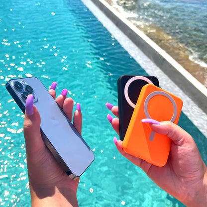 Compact Magnetic Wireless Charger – Strong Power Bank for Smartphones