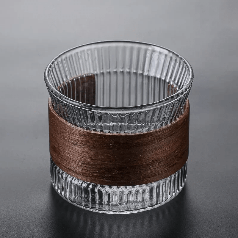 Handcrafted Tumbler with Wooden Detail – Elegant Design