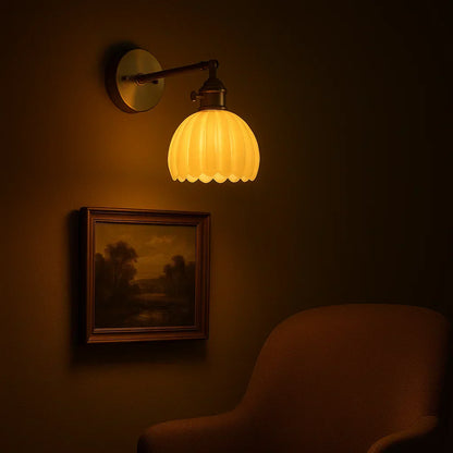 Tulip-Shaped Retro Wall Lamp – Vintage Accent Lighting