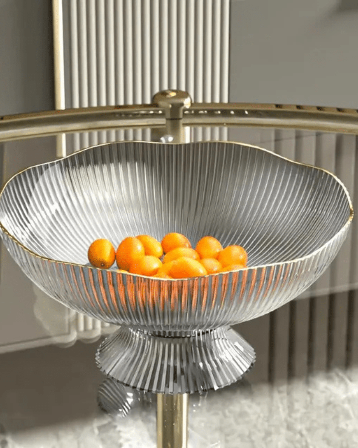 Stylish Fruit Bowl with Gold Detailing – Chic Design