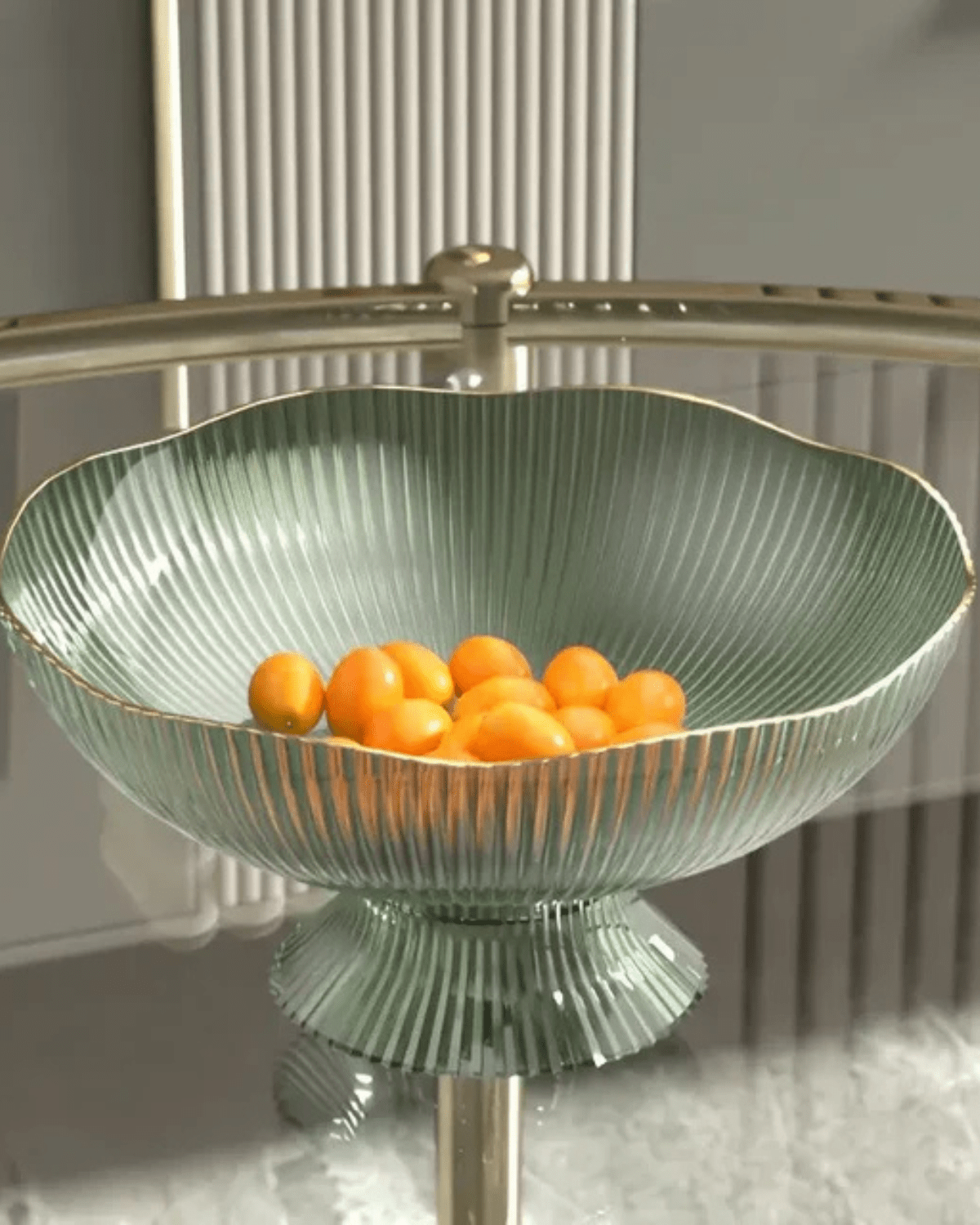 Stylish Fruit Bowl with Gold Detailing – Chic Design