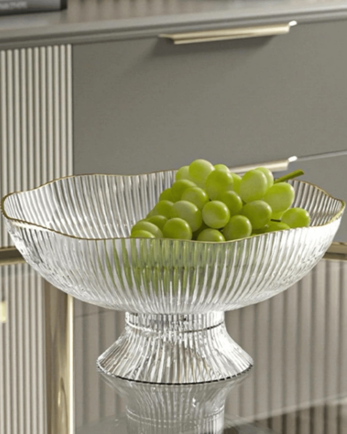 Stylish Fruit Bowl with Gold Detailing – Chic Design