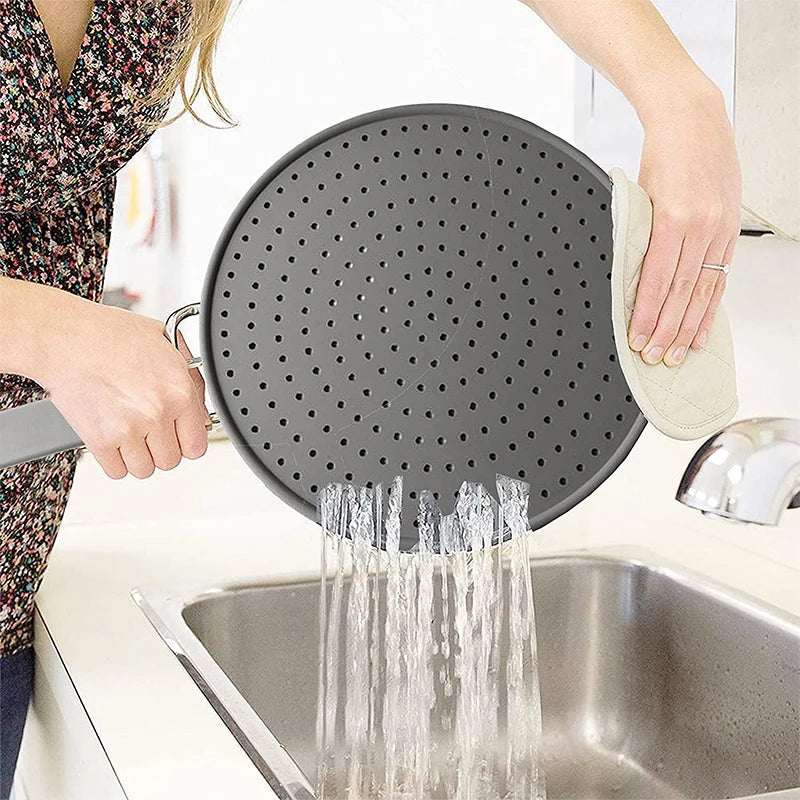 Splash Shield for Pans | Heat-Resistant Silicone Lid with Stainless Steel Handle for Cookware up to 28 cm