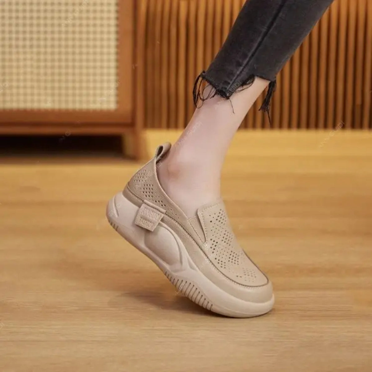 Retro Platform Sneakers for Women - Casual Slip-On Loafers