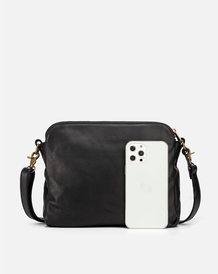 Sleek Leather Crossbody Bag for Everyday Essentials