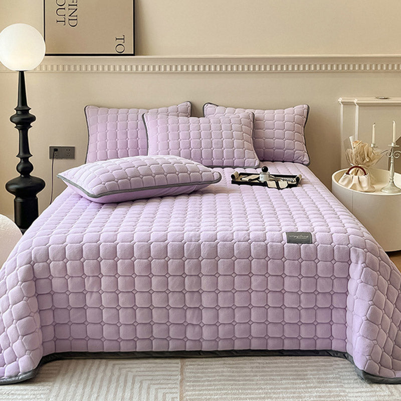 Soft and Elegant Bedspread with Modern Square Pattern