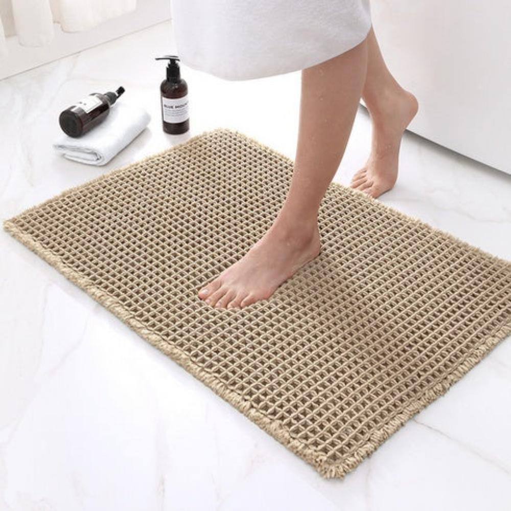 Plush Absorbent Bath Mat for a Cozy Bathroom Retreat