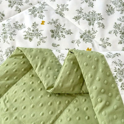Lightweight Summer Quilt with Floral Design for Comfortable Sleep