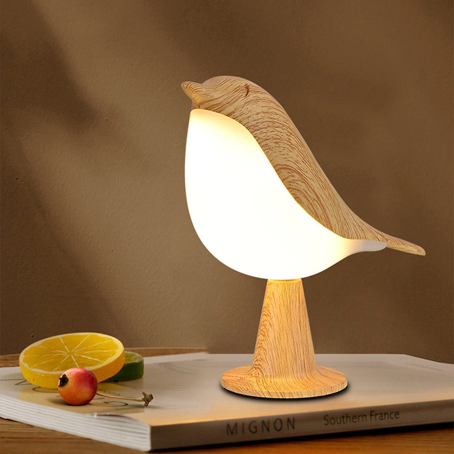 Modern Metal Table Lamp - Elegant Design for Warm Ambiance