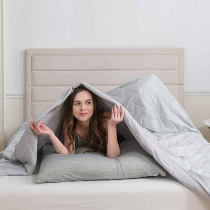 Ultra-Light Cooling Comforter with Dual-Texture Design for Summer