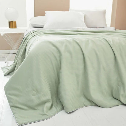 Lightweight Summer Comforter for Ultimate Nighttime Relief