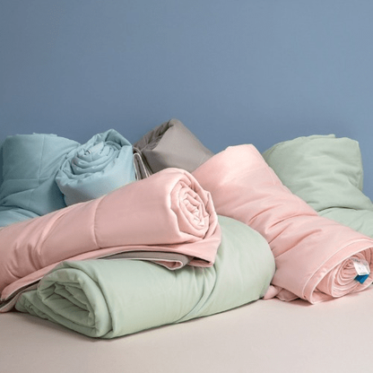 Lightweight Dual-Sided Cooling Blanket for Hot Nights