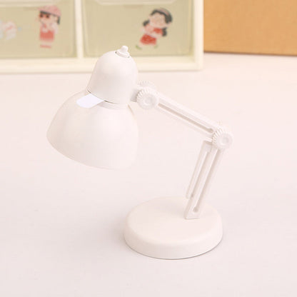 Compact Magnetic Desk Light for Cozy Evenings