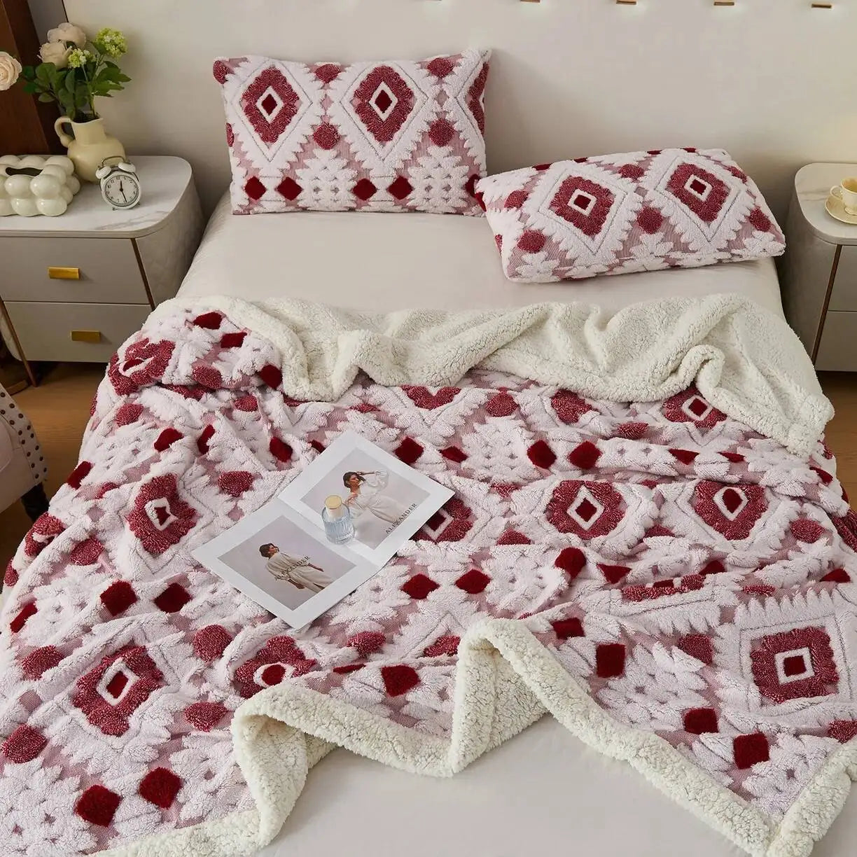 Double-Layered Velvet and Lambswool Blanket - Thick and Cozy - Geometric Throw for Sofa and Bed