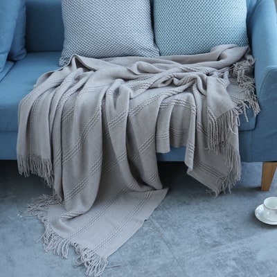 Textured Knit Blanket with Stylish Fringes for Cozy Living