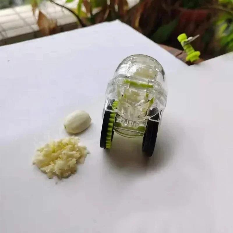 Effortless Garlic Chopper for Quick and Clean Mincing