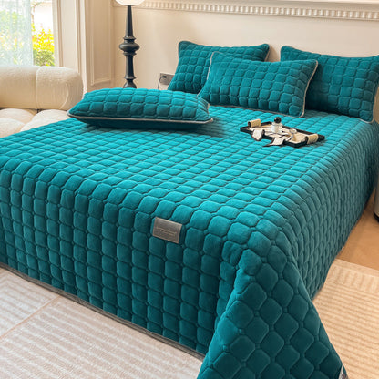 Soft and Elegant Bedspread with Modern Square Pattern