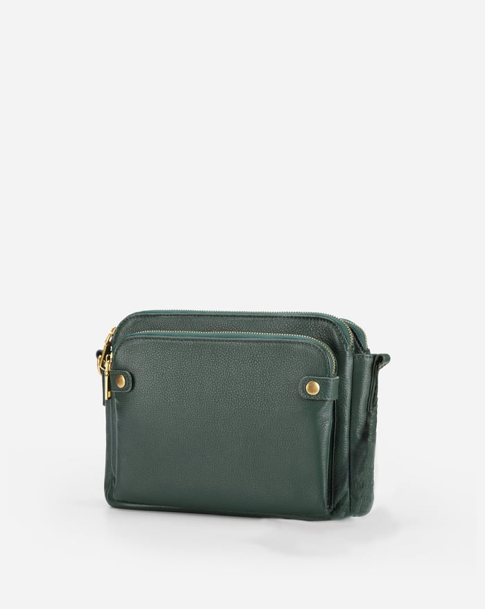 Sleek Leather Crossbody Bag for Everyday Essentials