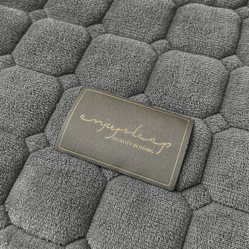 Soft and Elegant Bedspread with Modern Square Pattern