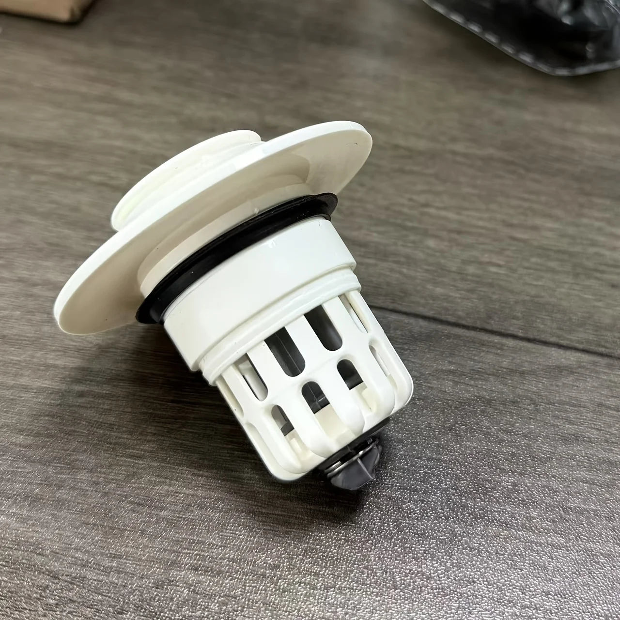 Pop-Up Sink Stopper with Strainer & Filter – Quick Drainage 6×6 cm