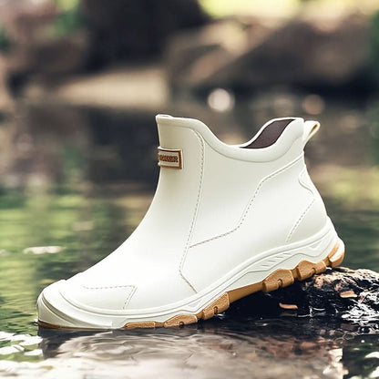 Durable Grip and Comfort for Wet Outdoor Environments
