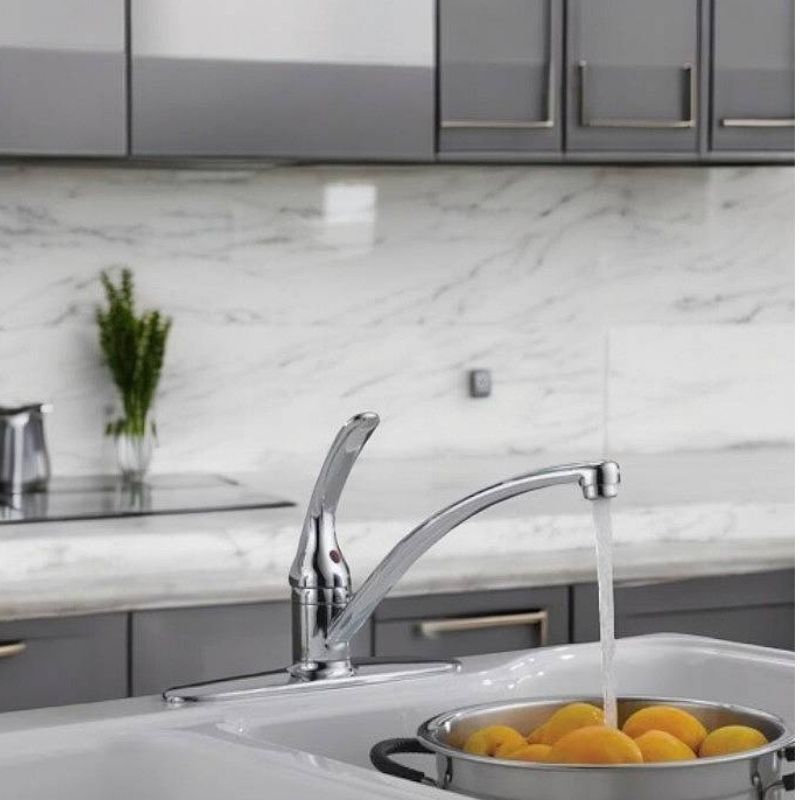 360-Degree Swivel Kitchen Faucet with Single Handle
