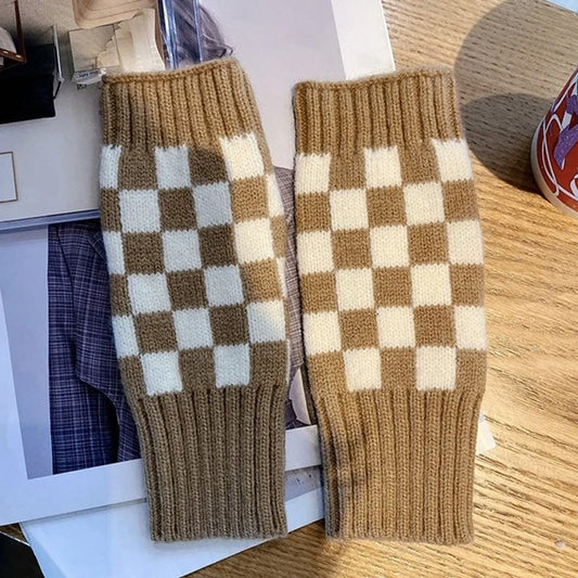 Checkerboard Pattern Gloves – Stay Warm All Winter Without Hand Warmers