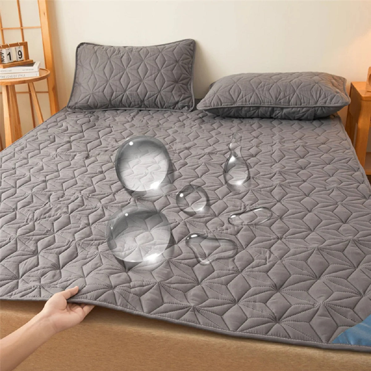 Winter Bed Cover - Quilted Waterproof Mattress Protector with Elastic