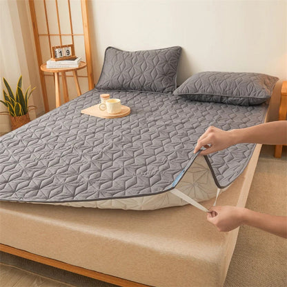 Winter Bed Cover - Quilted Waterproof Mattress Protector with Elastic