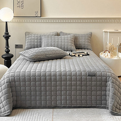 Soft and Elegant Bedspread with Modern Square Pattern
