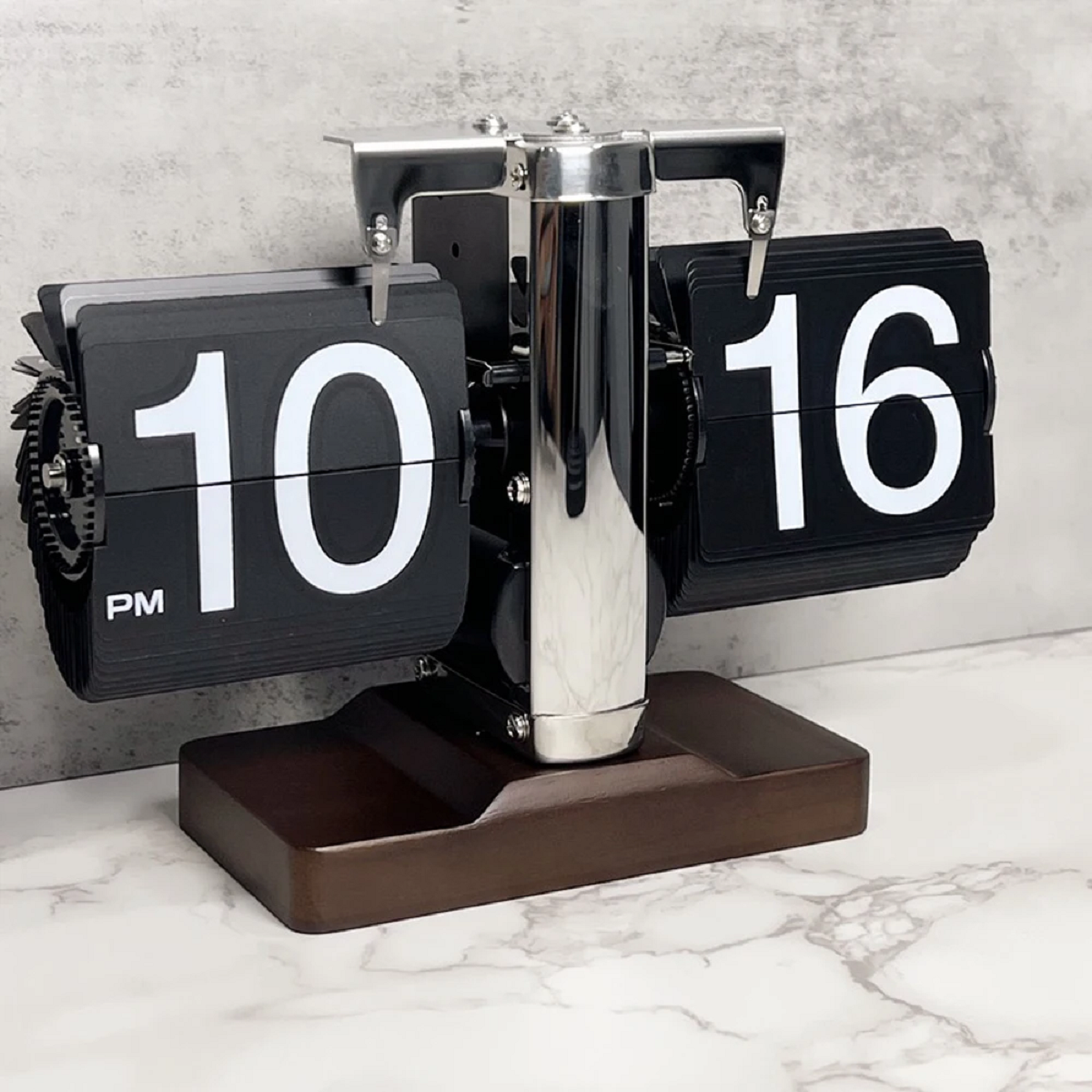 Retro Style Automatic Flip Clock for Desk