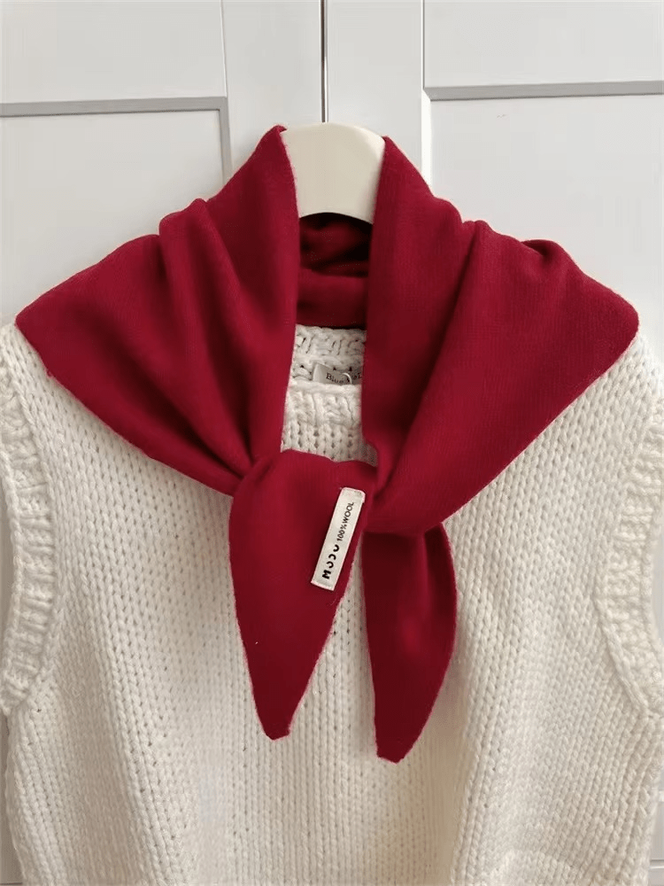 Triangle Knit Scarf – Soft Wool Blend for Warmth and Style
