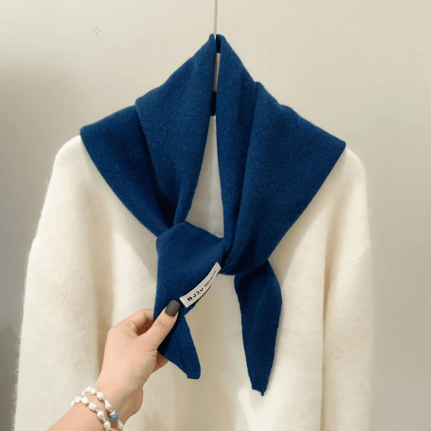 Triangle Knit Scarf – Soft Wool Blend for Warmth and Style