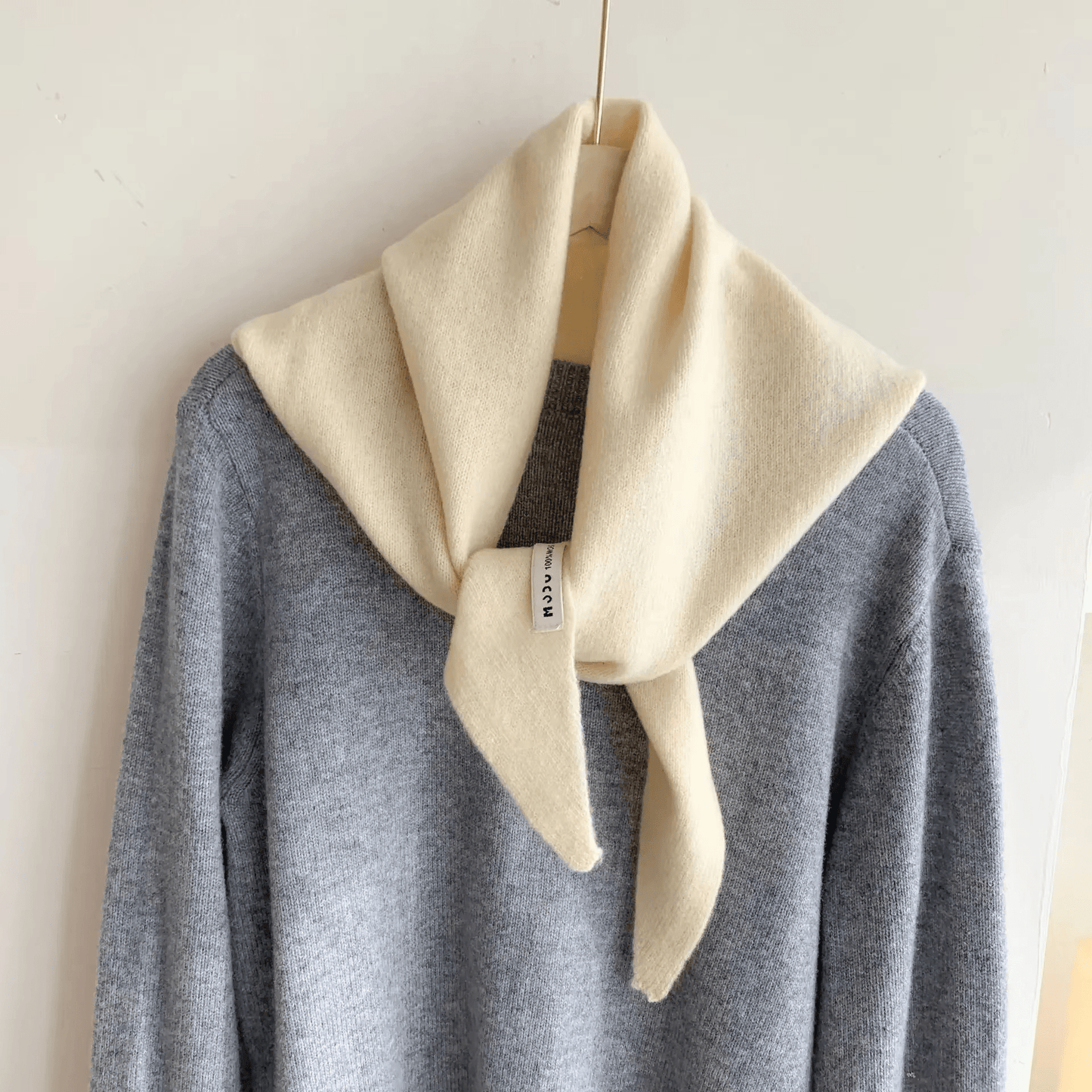 Triangle Knit Scarf – Soft Wool Blend for Warmth and Style