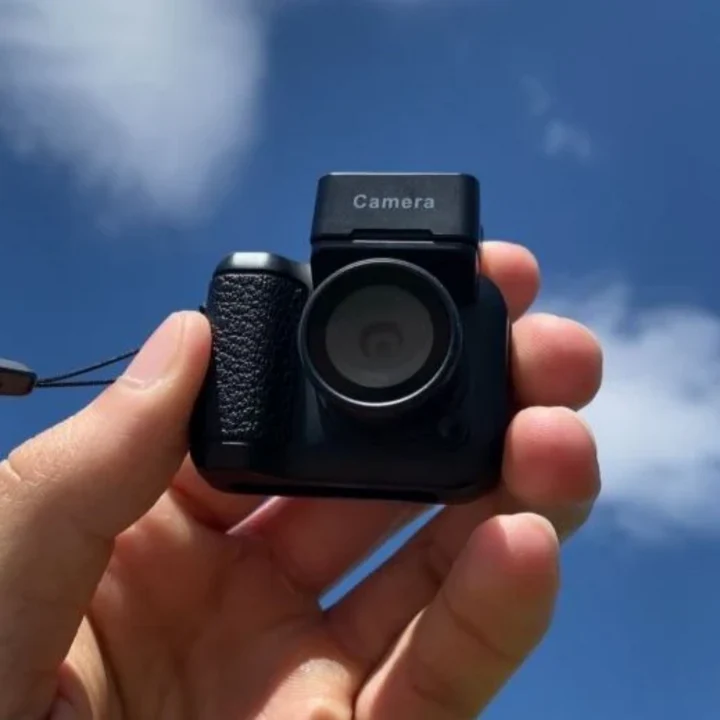 Retro Compact Camera – Vintage Style